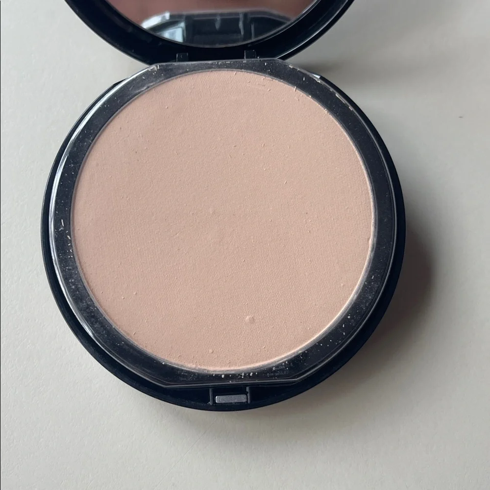 bareMinerals BARESKIN Perfecting Veil in Light to Medium
